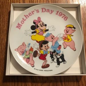 Disney Mothers Day 1976 plate
